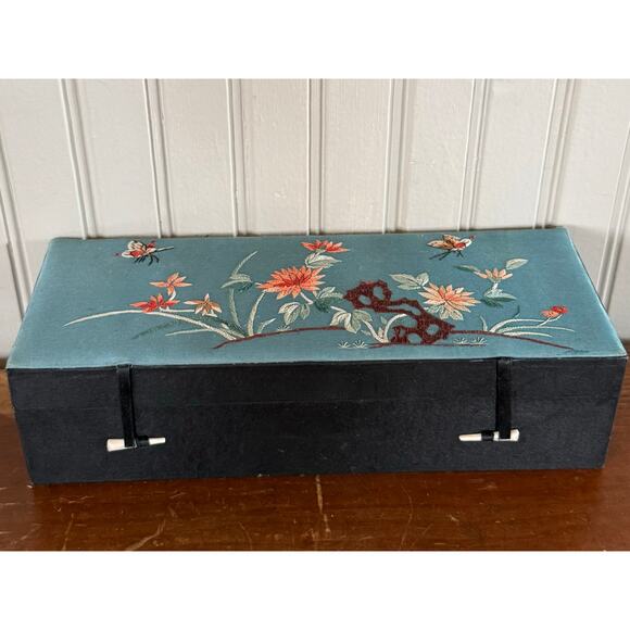 Chinese Embroidered Jewelry Box Butterfly Floral Motif Vintage Keepsake Holder - Picture 2 of 4